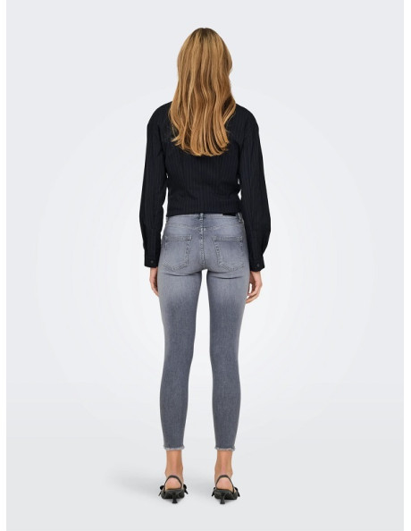 Pantalón gris . ONLBLUSH MID SKIN ANK RW DNM TAI270 NOOS