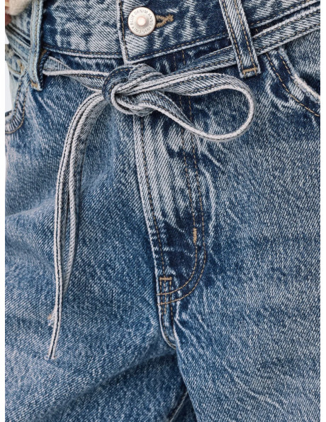 Pantalón straight con cinto . ONLGIANNA MW STRAIGHT DOT450 DNM NOOS