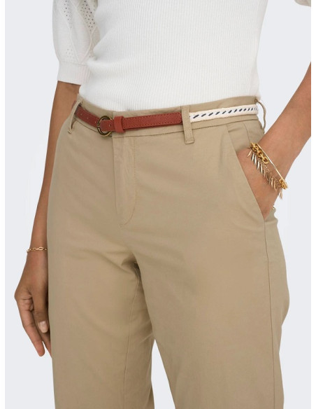 Pantalón chino de corte regular .ONLBIANA