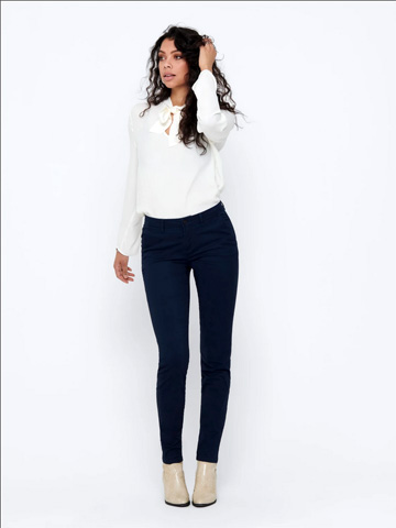 7 Looks para combinar un Pantalón Azul Marino de Mujer - Blog SoloOnly